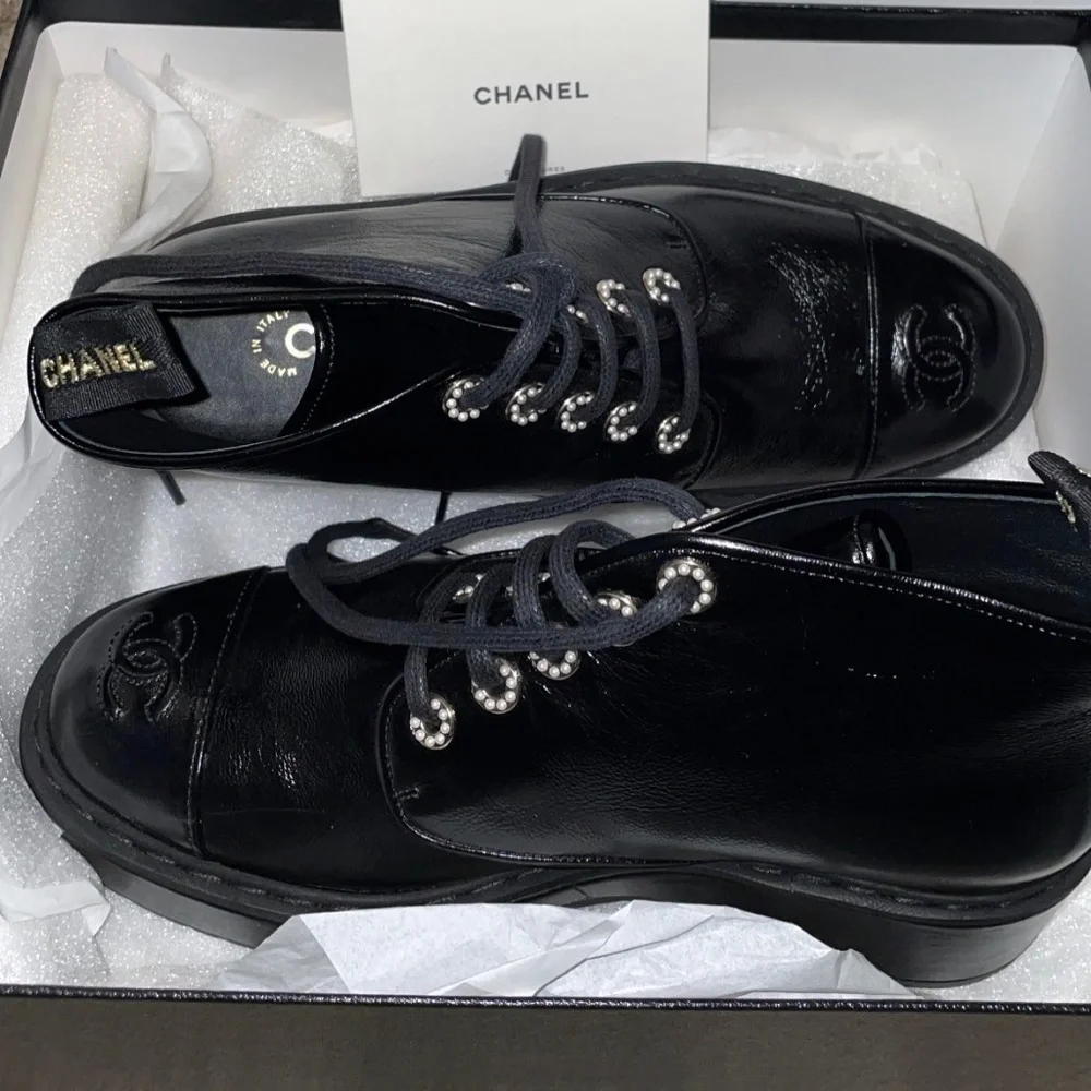 Chanel - Picture 1 of 9